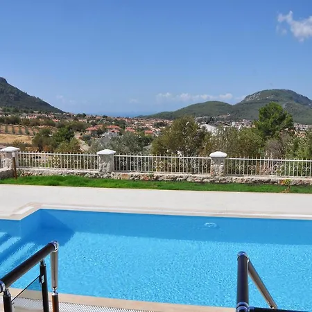 Villa Sleeps 8 Pool Air Con Wifi *