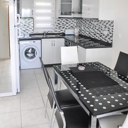 Sleeps 8 Pool Air Con Wifi